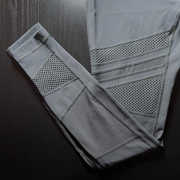 Lululemon Dark Grey Textured Legging - Picture 2 of 6